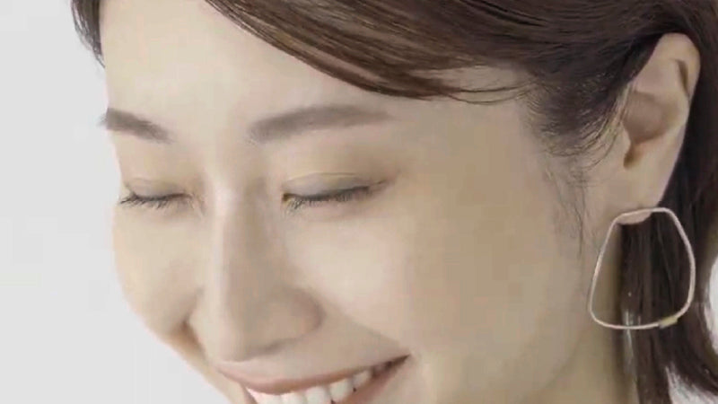 【2】眉の隙間をしっかり埋める!ジグザグブラシテクでパウダーを密着させるコツ